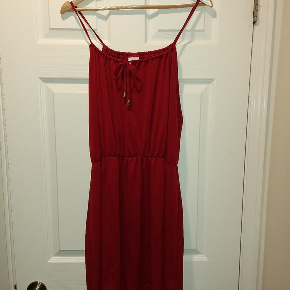 Sleeveless, strappy red dress - Picture 1 of 7